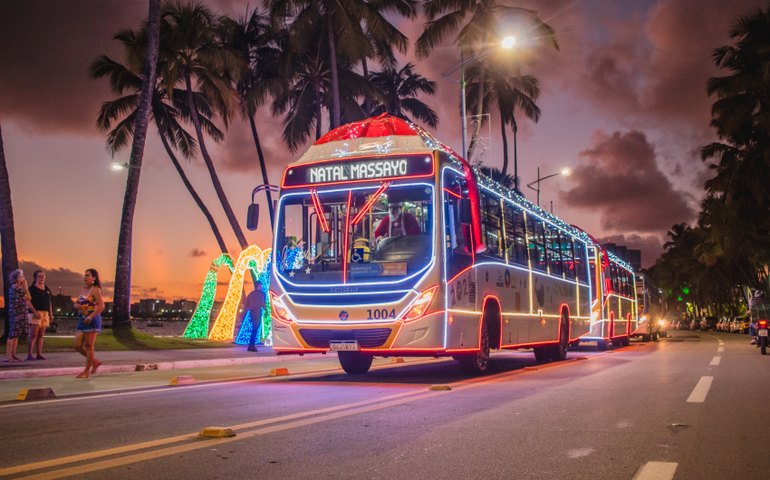 Passeios gratuitos de ônibus na orla de Maceió começam neste domingo