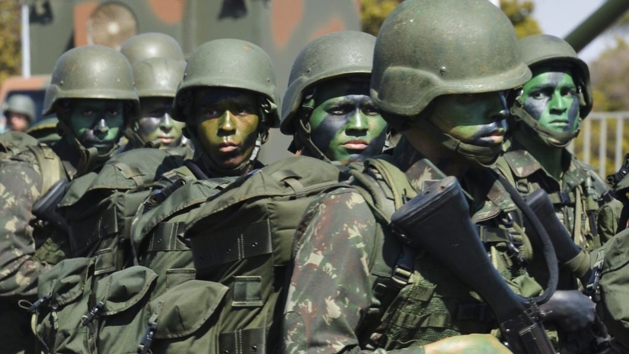 Sob pressão, Exército antecipa posse de novo comandante