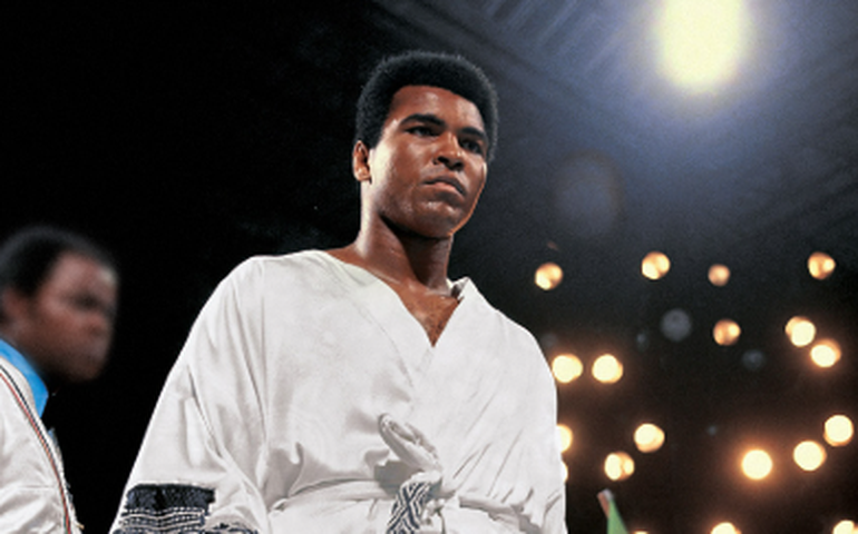 Cartão de alistamento militar de Muhammad Ali vai a leilão por R$ 27 milhões; documento simboliza resistência do boxeador à Guerra do Vietnã