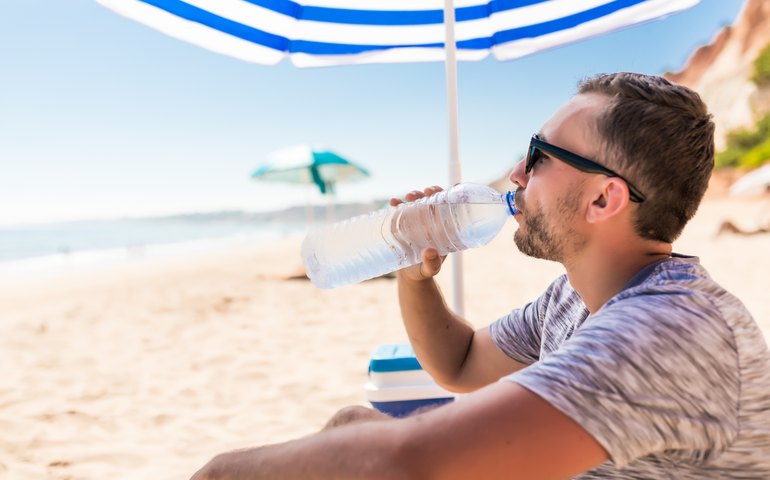 Saúde reforça importância da hidratação e proteção solar nos dias quentes