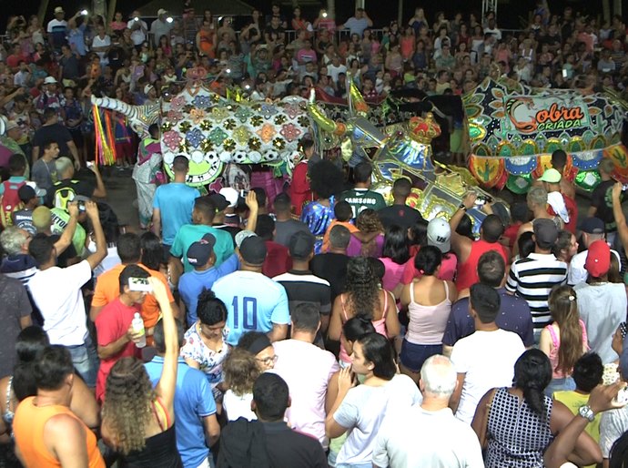 Polos agitam foliões no terceiro dia de carnaval na capital alagoana
