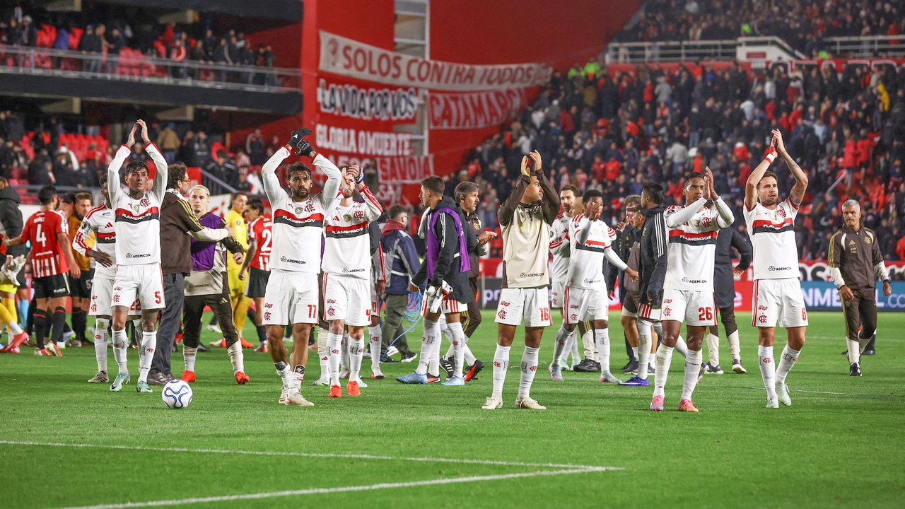 Sem chutar ao gol na Argentina, Flamengo sobrevive na Libertadores