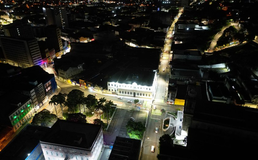 Centro de Maceió têm iluminação pública modernizada com tecnologia LED