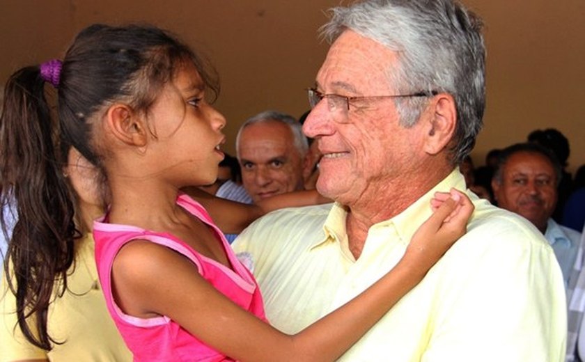 Arapiraca: Governador garante R$ 150 mil para tratamento de portadores de deficiência