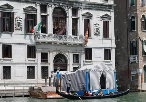 Hotel 7 estrelas de Veneza se prepara para receber casamento de Bezos