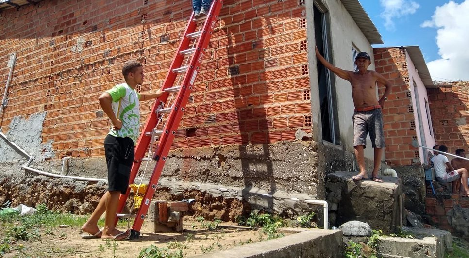 Casas atingidas pelas chuvas serão reconstruídas em Santana do São Francisco