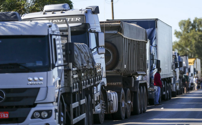 Ofensiva dos caminhoneiros sobre governo, por diesel, volta a ganhar força