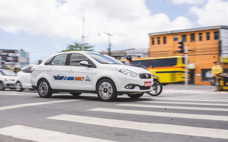 DMTT divulga lista de taxistas classificados para exploração do serviço