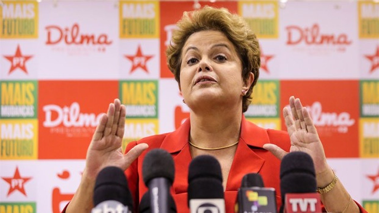 Dilma defende política do salário mínimo e critica propostas do PSDB