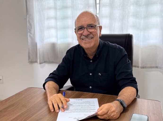 Prefeito Ronaldo Lopes autoriza reajuste de 5,4% para todos os servidores efetivos da Educação de Penedo