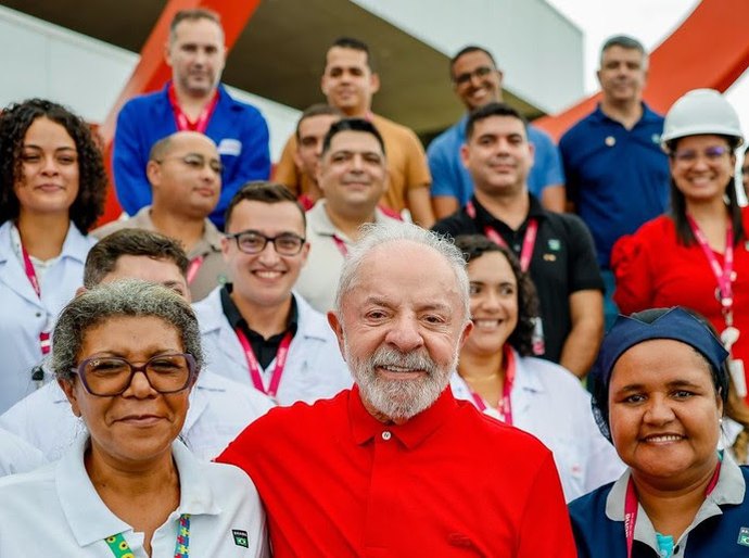 “O Brasil vai se transformar numa potência na produção de remédios”, diz Lula em visita à fábrica do Aché