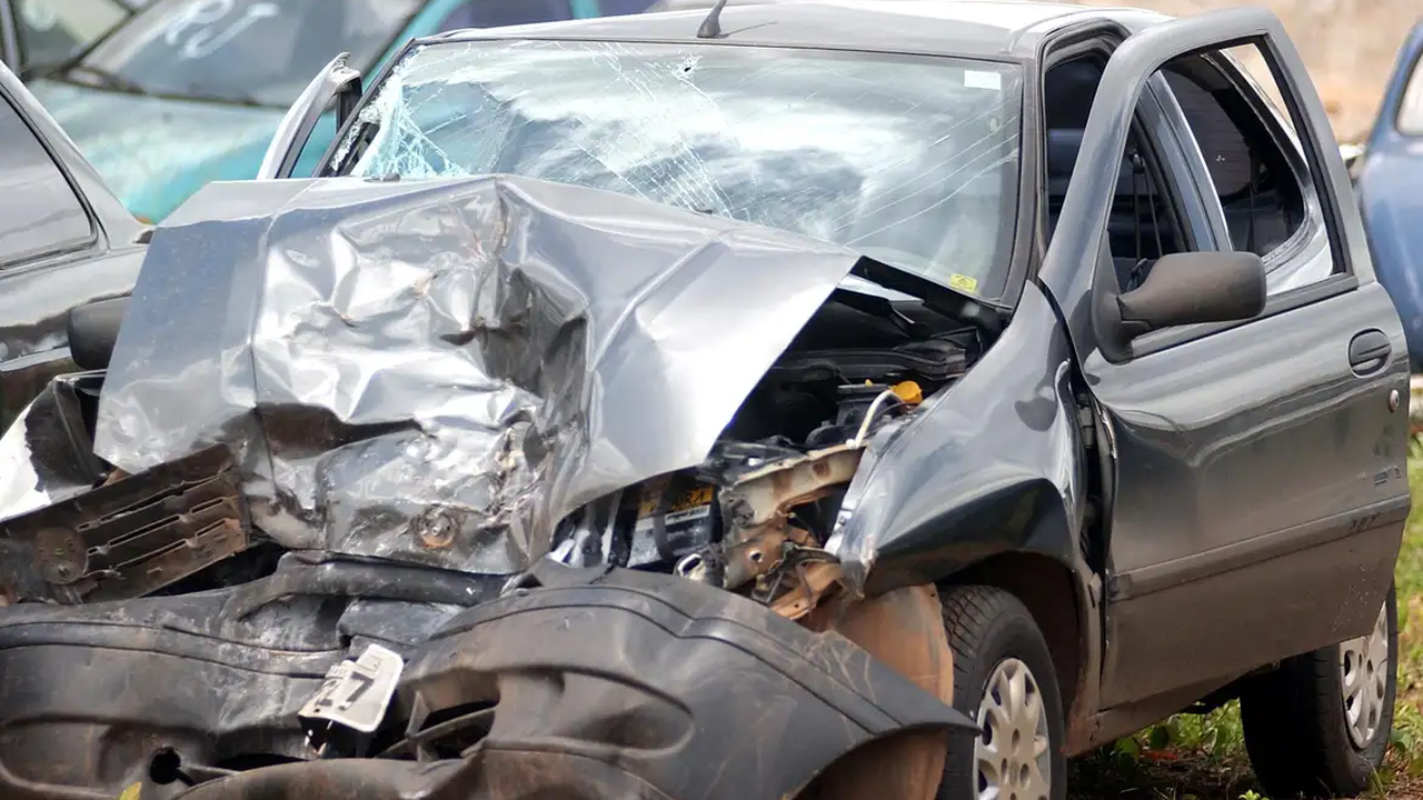 Carro atropela multidão e deixa feridos em mercado de Natal na Alemanha