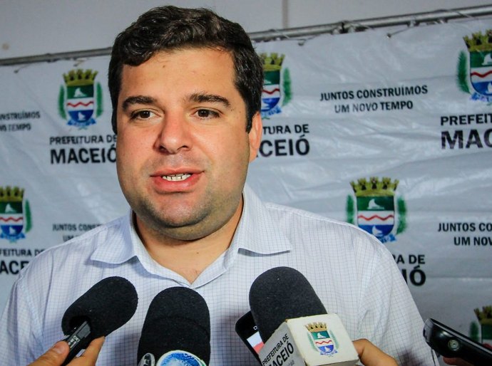 Nesta quinta: Marcelo Palmeira vistoria a construção de Cmei