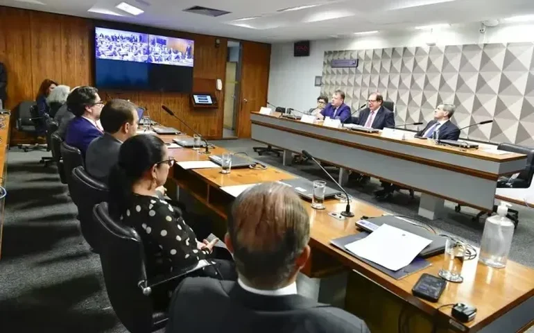 Senado debate mudanças no Código Civil que vão de rede social no testamento a direitos LGBT+