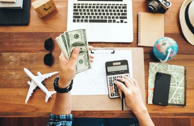 54% dos brasileiros mudam planos de viagem por fatores econômicos