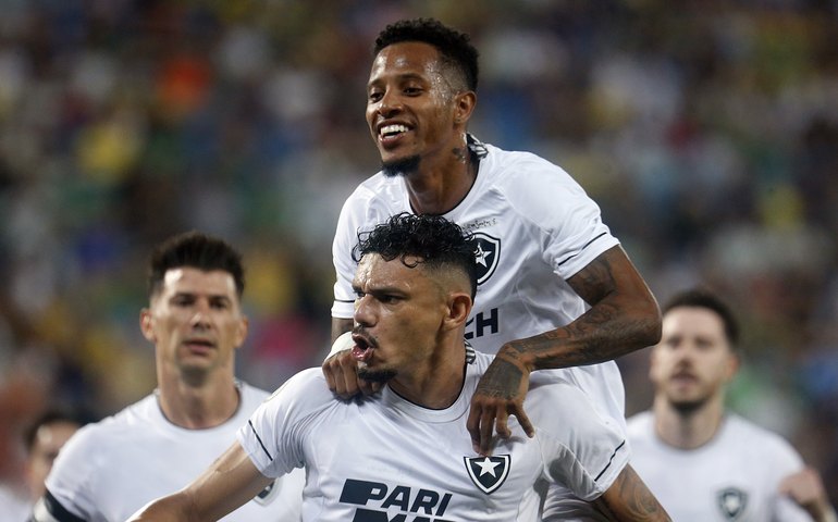 Botafogo supera Cuiabá com gol de Tiquinho Soares e abre cinco pontos no topo do Brasileirão