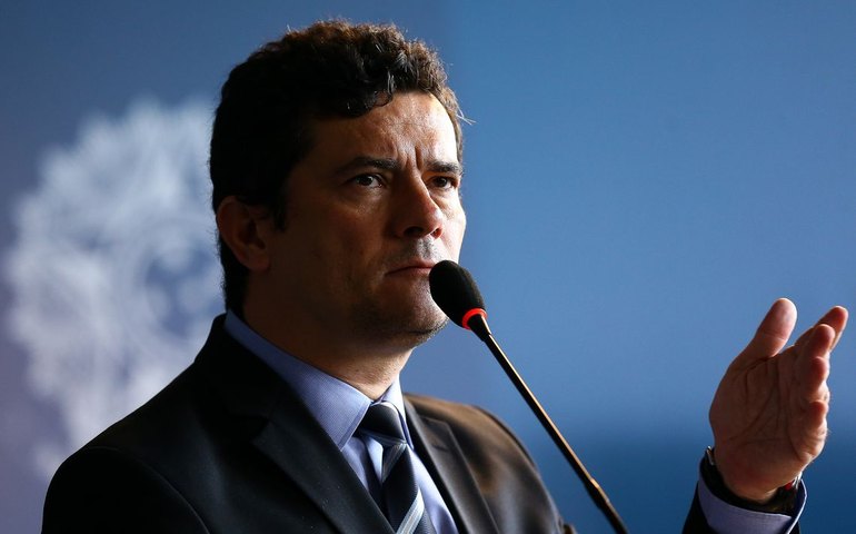 “Tão loucos mas, ainda bem, tão poucos”, provoca Moro sobre protesto em Brasília