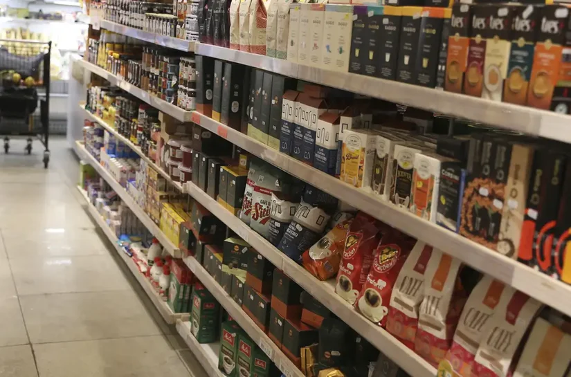 Consumo em supermercados cresceu 4% em julho, aponta Abras