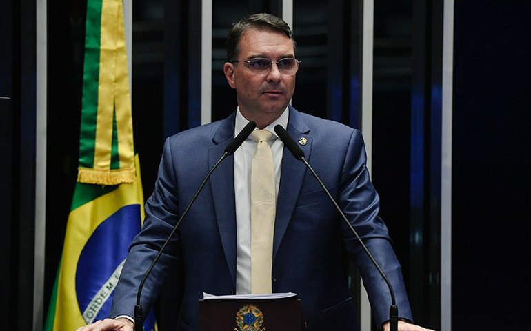 Flávio se diz 'estarrecido' com algumas lideranças 'surgidas da costela' de Bolsonaro