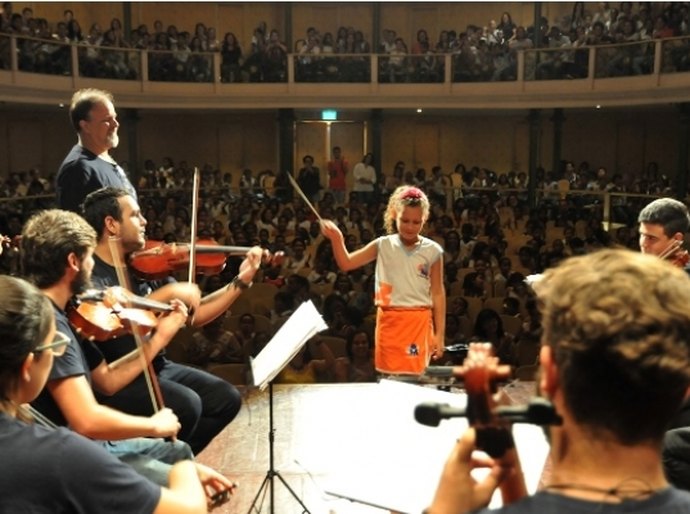 Orquestra Maré do Amanhã enche Deodoro em única apresentação