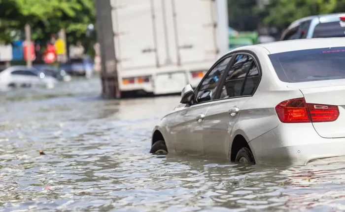 Maceió alagada após 15 minutos de chuvas fortes esta semana