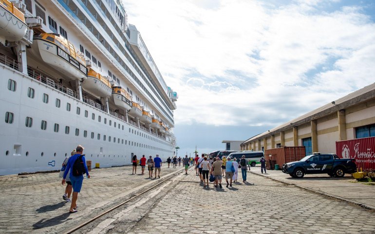 Com 1,6 mil turistas, Costa Favolosa abre temporada de cruzeiros em Maceió