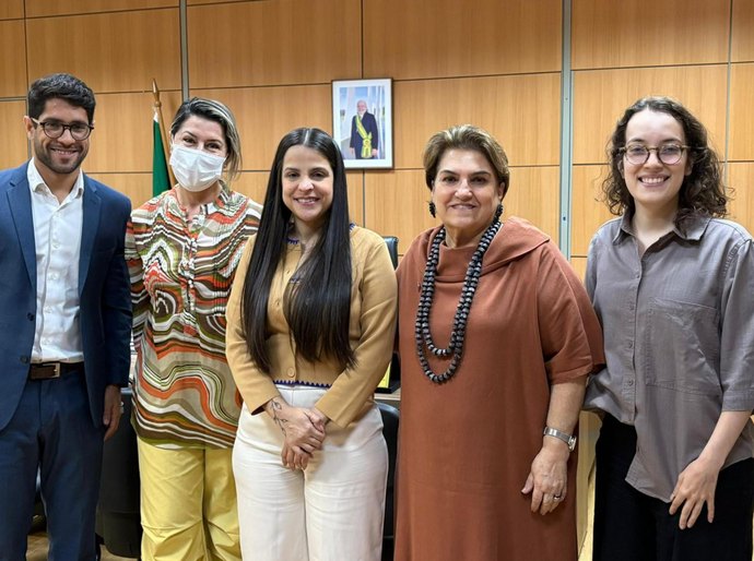 Em Brasília, secretária Marília Albuquerque apresenta ações da Semu à ministra das Mulheres