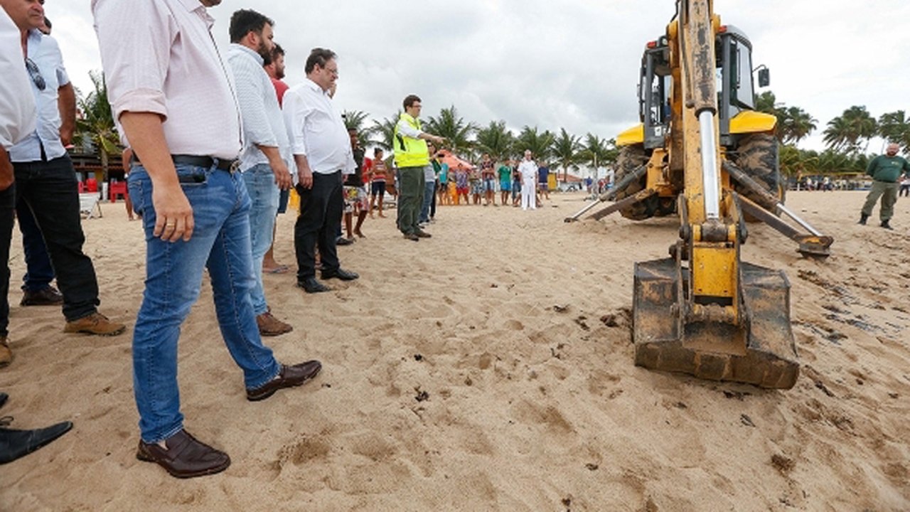 Grupo de Trabalho intensifica ações para retirada de óleo na Costa dos Corais nesta quinta
