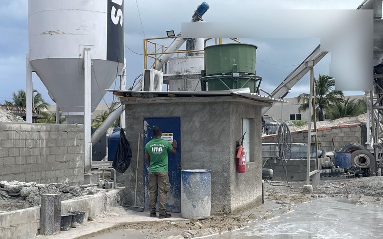 IMA multa empresas por danos ambientais perto do berçário de peixes-boi em Porto de Pedras