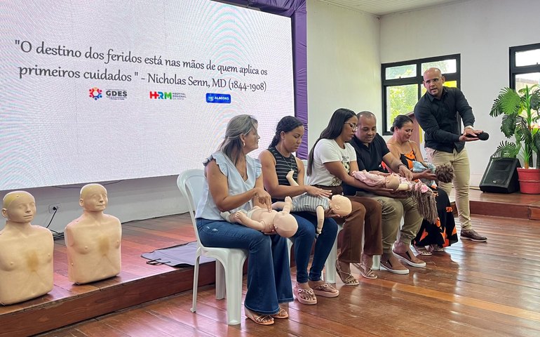 Hospital Regional da Mata capacita 200 mães e cuidadoras sobre manobra de desengasgo em crianças