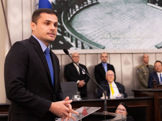 Alexandre Ayres apresenta projeto de lei que proíbe médicos de diferenciarem agendamento de pacientes particulares e de planos