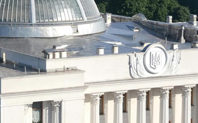 Fuga em massa? Deputados tentam deixar a Ucrânia e enfrentam ameaças de prisão