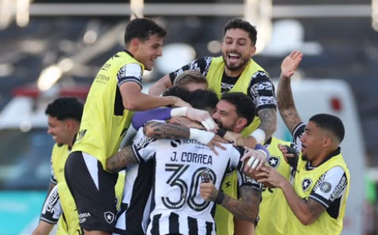 Botafogo fica duas vezes à frente, mas cede empate ao Santos no Rio