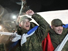 Rússia e Ucrânia realizam troca de prisioneiros de guerra, 185 por 185, relata Defesa russa