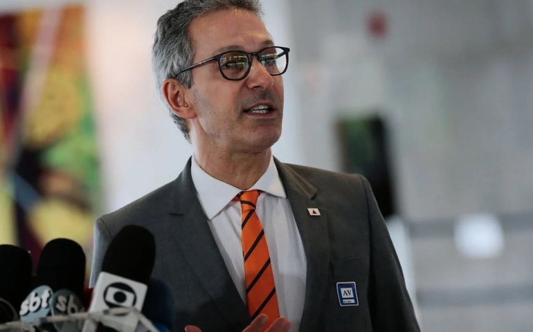 PF adia interrogatório de Zema por fala sobre governo federal sobre atos de 8 de janeiro