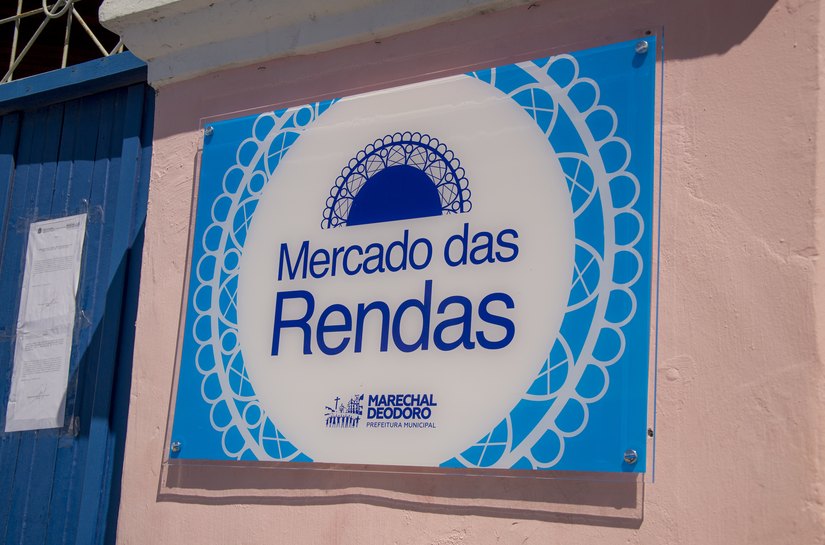 Mercados Públicos de Marechal recebem novas placas de identificação
