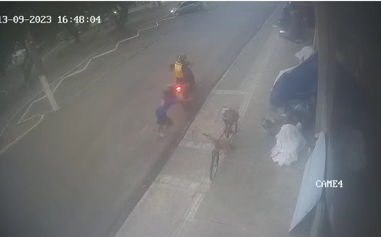 PC divulga imagens sobre ataque à família em situação de rua na Praça Sinimbu
