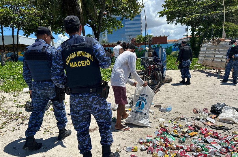 Guarda Municipal prende em flagrante suspeito e apreende armas branca na Nova Orla de Maceió