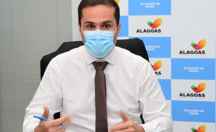 Alexandre Ayres pede que população use a máscara