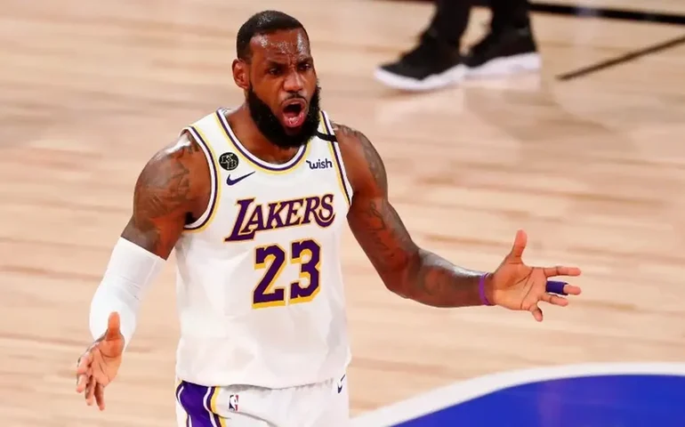 Sem LeBron James, Lakers somam 12 derrotas na NBA; Cavaliers vencem e lideram