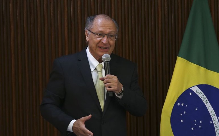 Alckmin visita concessionária Fiat e cita alta de 108% nas vendas