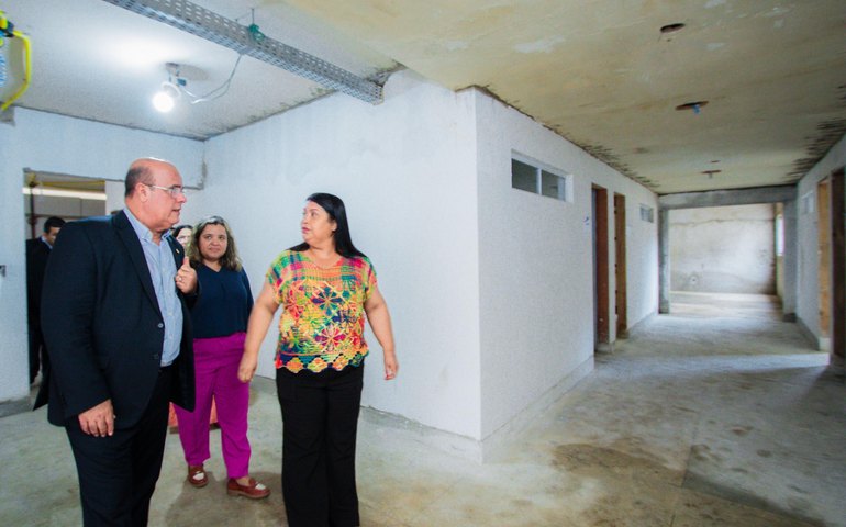 Fernando Tourinho visita instalações do Centro de Atendimento à Mulher e reforça importância do combate à violência doméstica