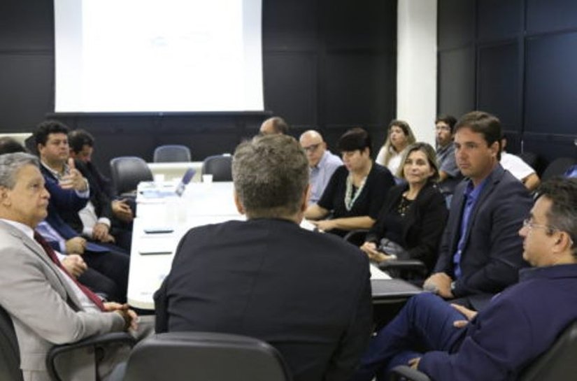 AMA participa de reunião para regularizar o transporte escolar