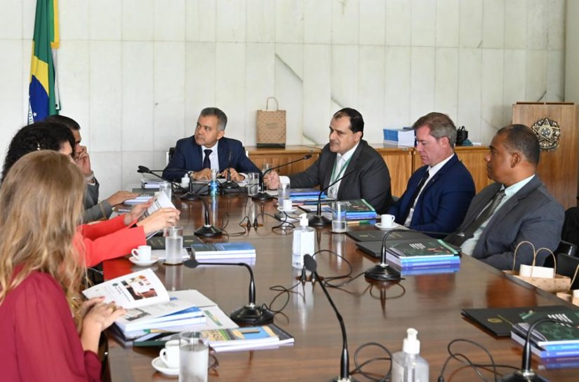 Clayton Santos apresenta na Câmara proposta de programa de capacitação em comunicação para câmaras municipais do Brasil