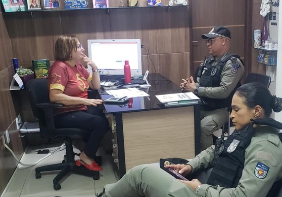 BPesc faz visita a colégio após alunos receberem ameaças, em Maceió