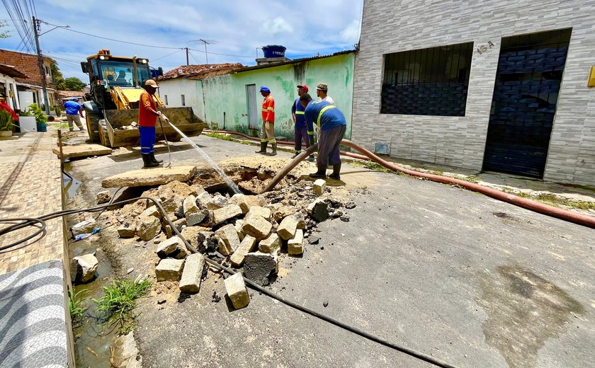 Prefeitura de Maceió faz manutenção na rede de drenagem do Vergel