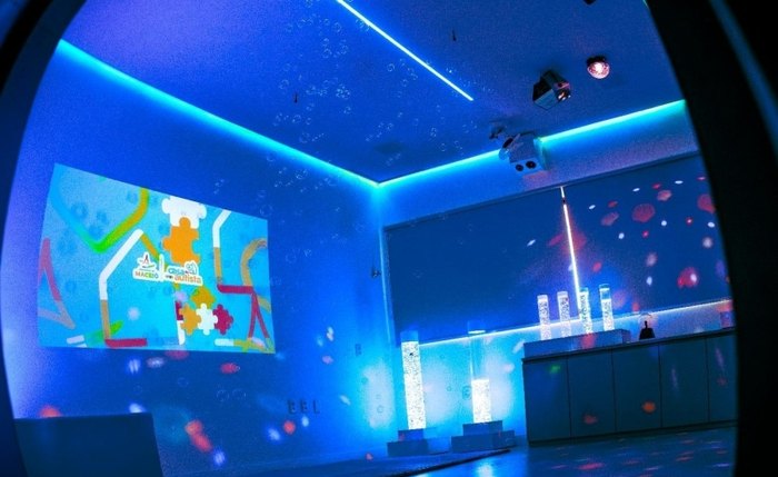 Sala oferece estímulos sensoriais que favorecem o desenvolvimento de criancas e adolescentes do espectro autista
