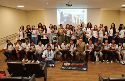 Com o Proerd: Projeto do MPAL recebe, mais uma vez, estudantes da Escola Campos Teixeira para palestra
