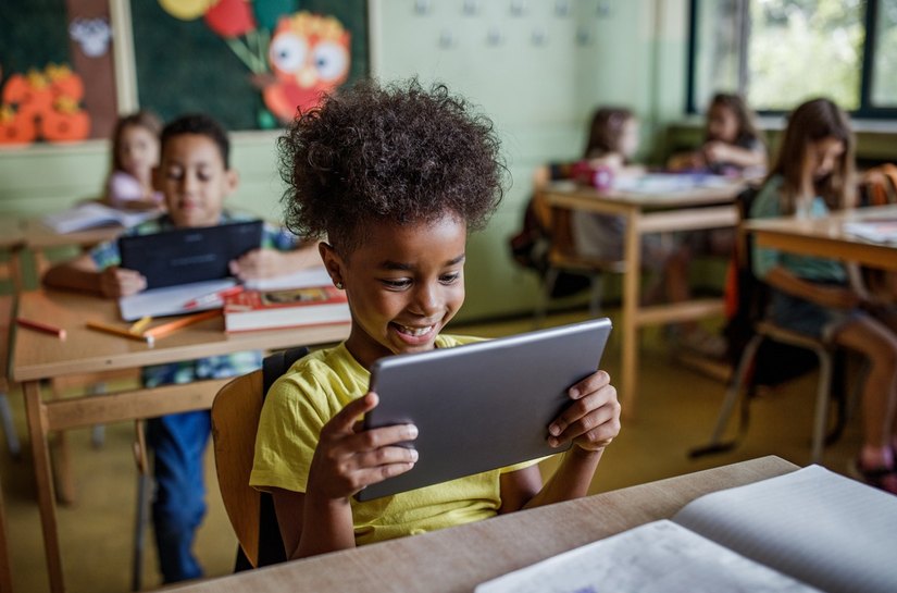 Telas na escola: como a digitalização muda o ensino fundamental