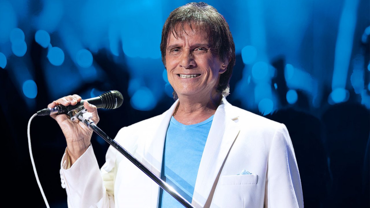 Roberto Carlos se recupera de covid e adia shows